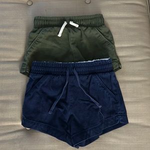 Cadets classic cotton shorts for boys. Size 2/3. In olive green and navy blue.